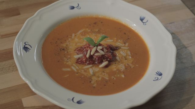 Доматена супа със сироп от нар